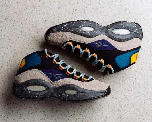 Hoe vallen reebok schoenen afgebeeld zijaanzicht van boven