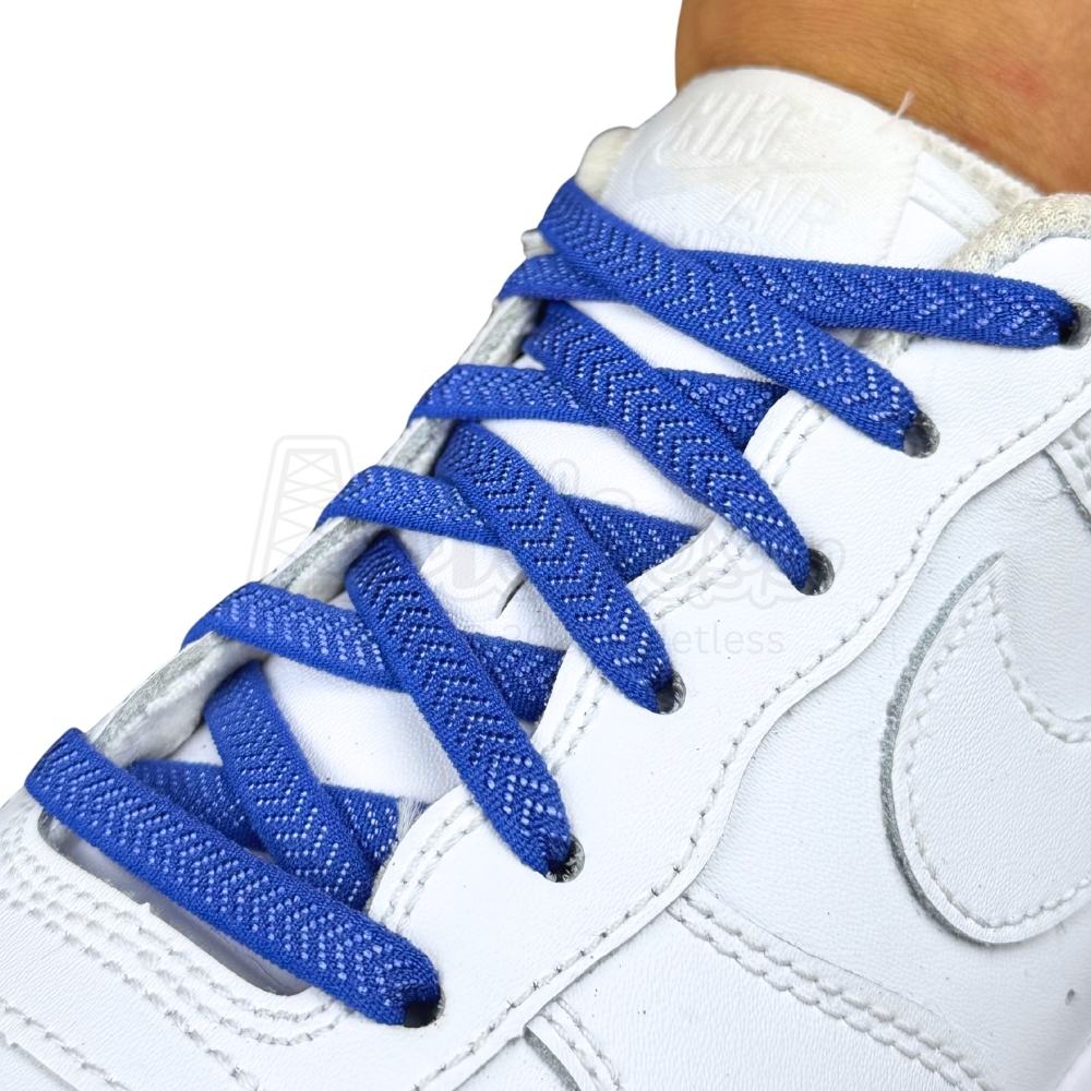 Elastische veters onzichtbaar strikken plat 8mm onzichtbare clipjes blauw geregen in witte Nike Air Force 1