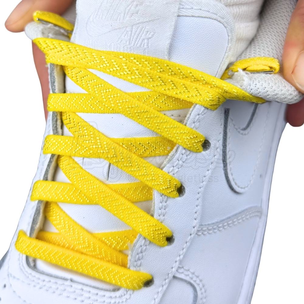 Elastische veters onzichtbaar strikken plat 8mm onzichtbare clipjes geel detailfoto van hoe de sluiting werkt