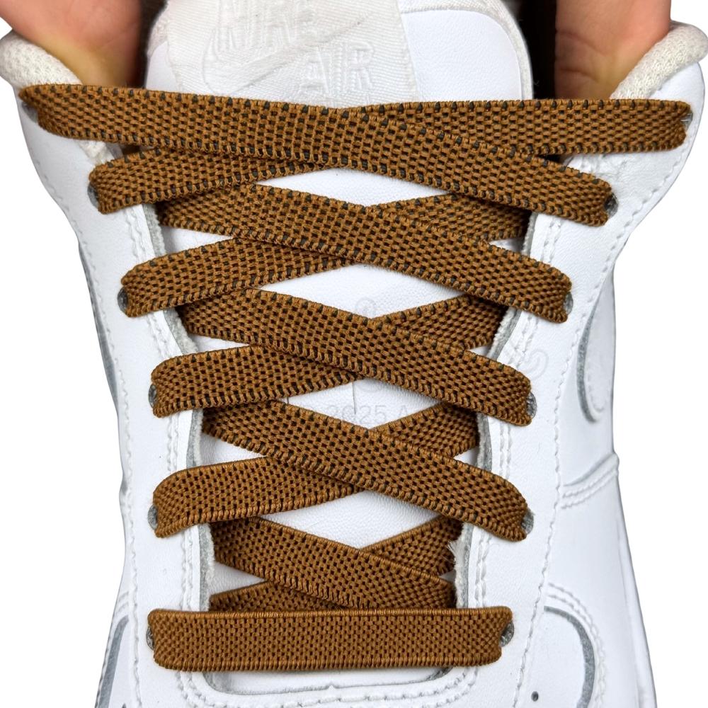 Elastische veters onzichtbaar strikken plat 9mm onzichtbare clipjes bruin met stretch uitgerekt