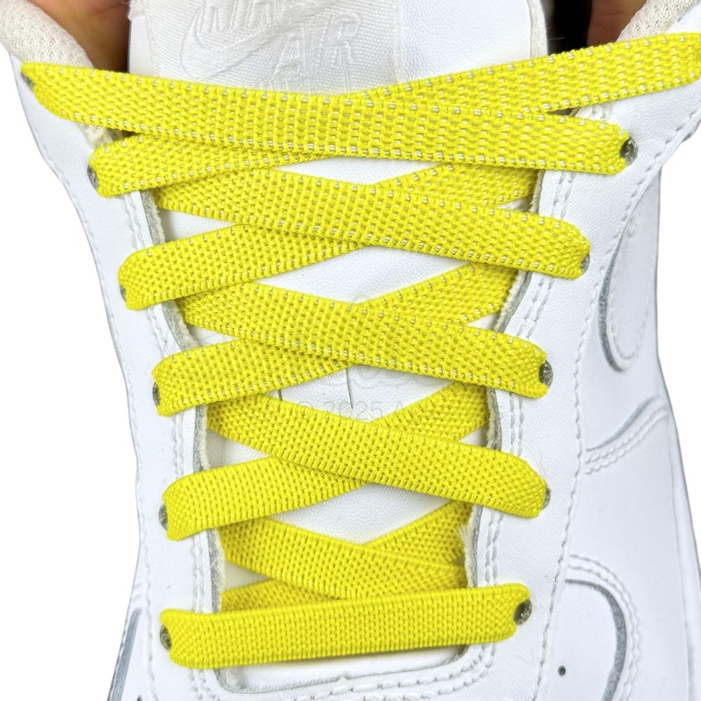 Elastische veters onzichtbaar strikken plat 9mm onzichtbare clipjes geel met stretch uitgerekt