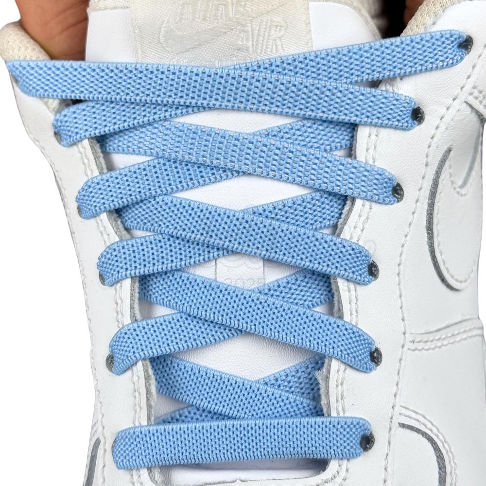 Elastische veters onzichtbaar strikken plat 9mm onzichtbare clipjes hemelsblauw met stretch uitgerekt
