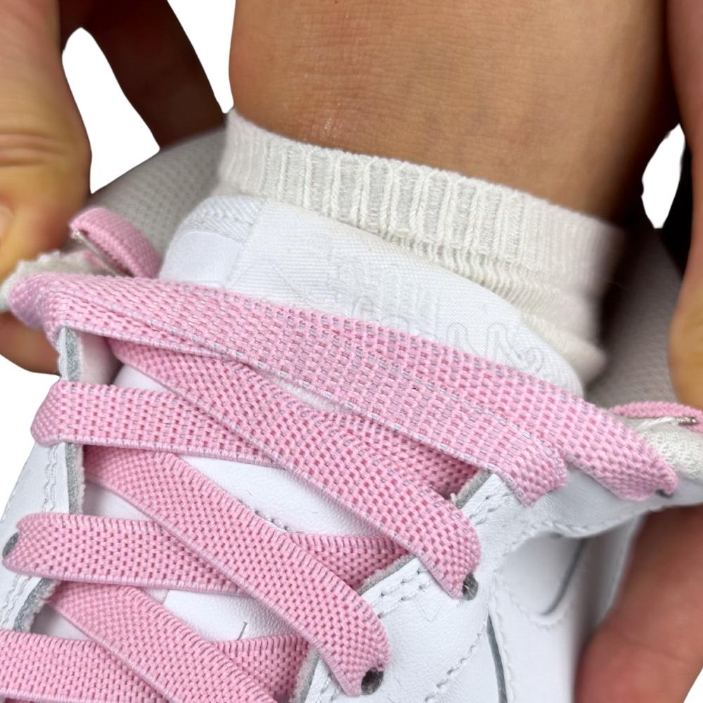 Elastische veters onzichtbaar strikken plat 9mm onzichtbare clipjes roze detailfoto van hoe de sluiting werkt