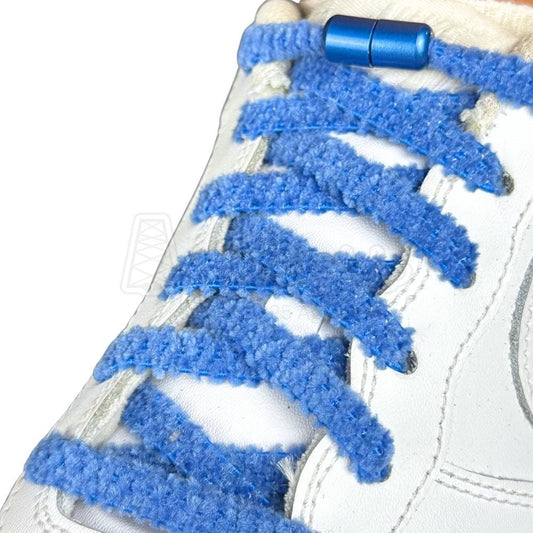 Elastische veters zonder strikken fluffy 7mm capsule sluiting blauw geregen in witte Nike Air Force 1