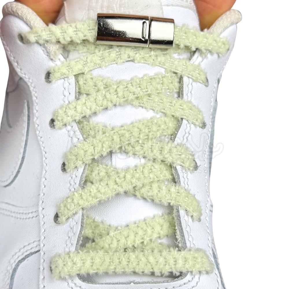 Elastische veters zonder strikken fluffy 7mm magnetische sluiting lichtgroen met stretch uitgerekt