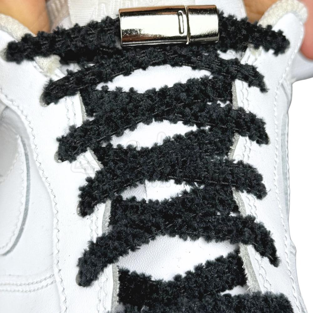 Elastische veters zonder strikken fluffy 7mm magnetische sluiting zwart met stretch uitgerekt