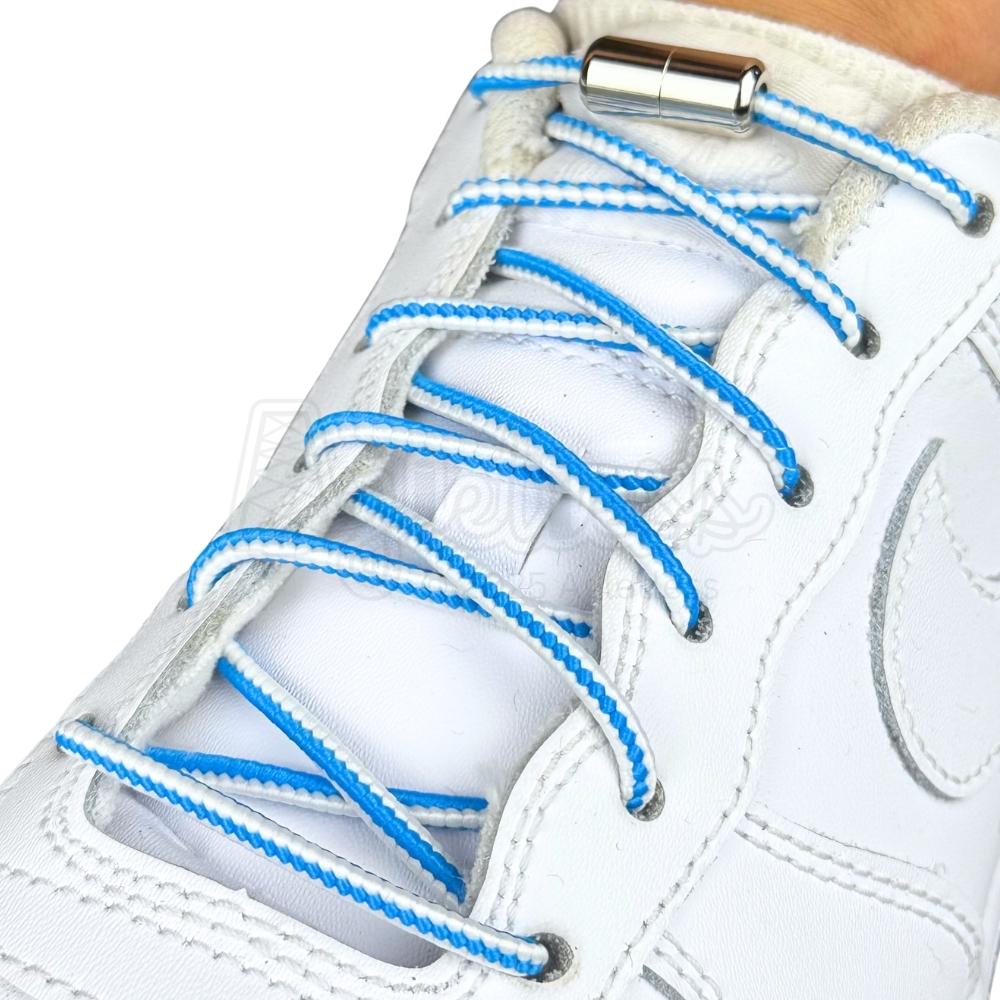 Elastische veters zonder strikken driehoek 3mm capsule sluiting blauw wit geregen in witte Nike Air Force 1