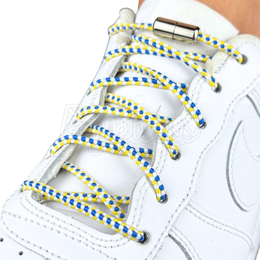 Elastische veters zonder strikken driehoek 3mm capsule sluiting wit blauw geel geregen in witte Nike Air Force 1