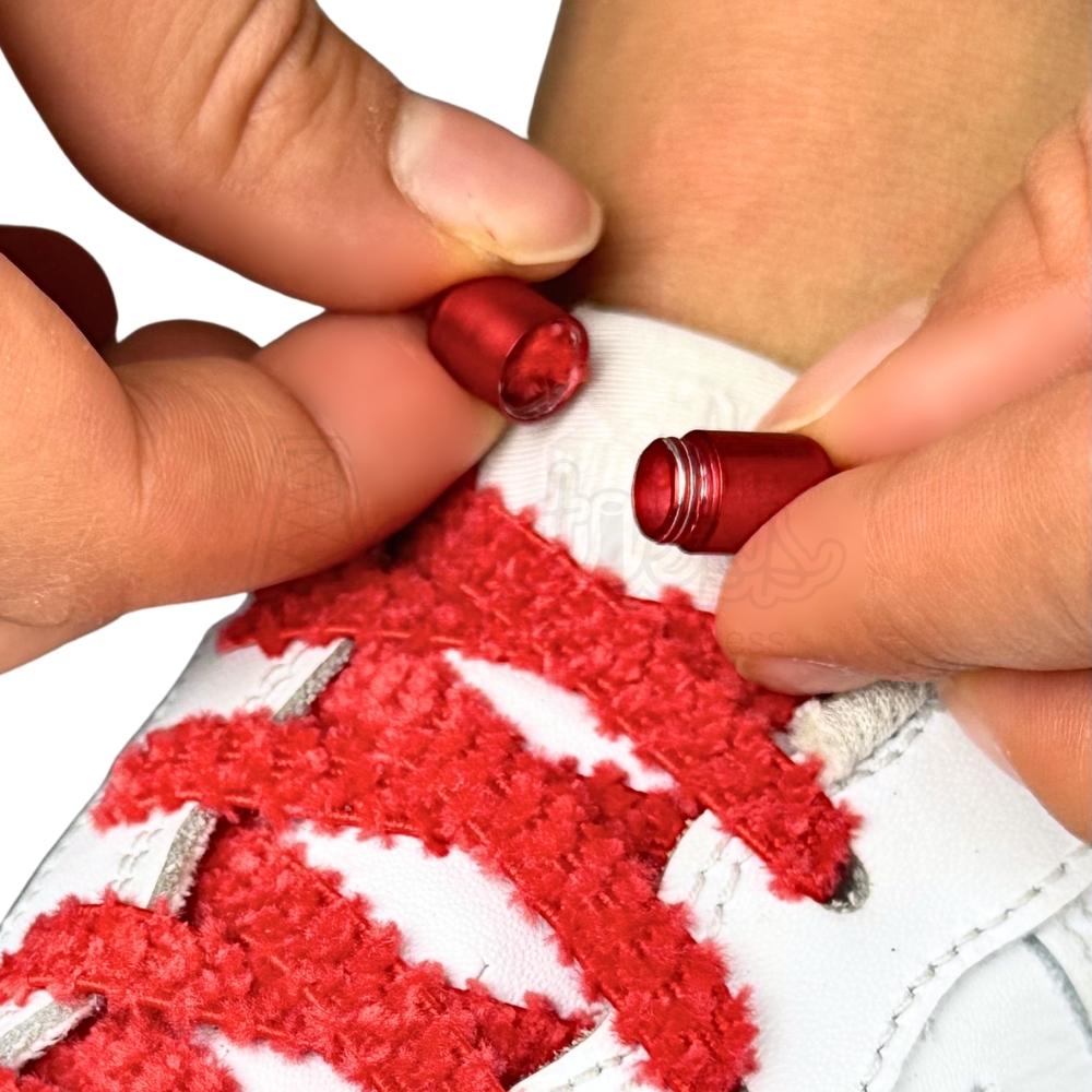 Elastische veters zonder strikken fluffy 7mm capsule sluiting rood detailfoto van hoe de sluiting werkt