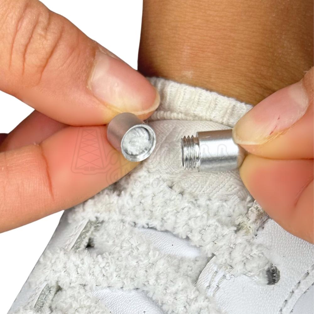 Elastische veters zonder strikken fluffy 7mm capsule sluiting wit detailfoto van hoe de sluiting werkt