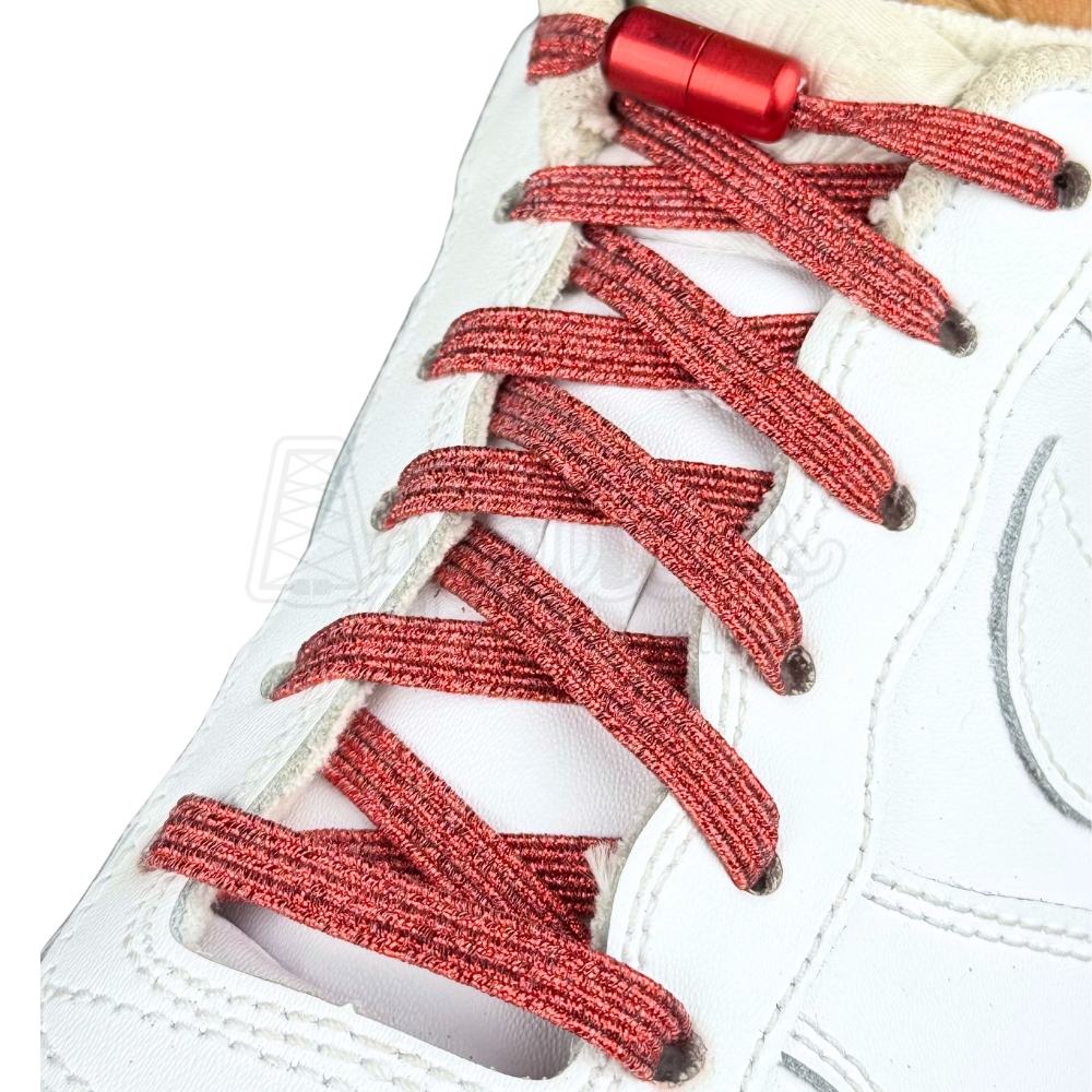 Elastische veters zonder strikken glitter 6mm capsule sluiting rood geregen in witte Nike Air Force 1