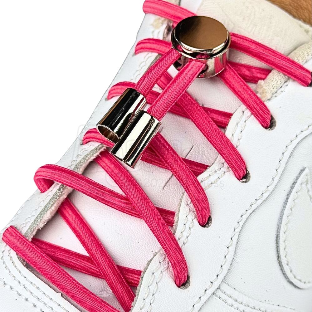 Elastische veters zonder strikken ovaal 4mm luxe lock rozenrood geregen in witte Nike Air Force 1