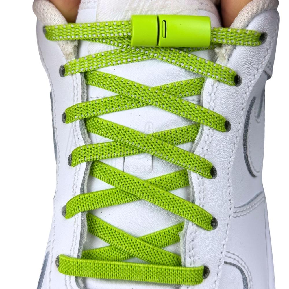 Elastische veters zonder strikken plat 6mm magnetische sluiting appelgroen met stretch uitgerekt