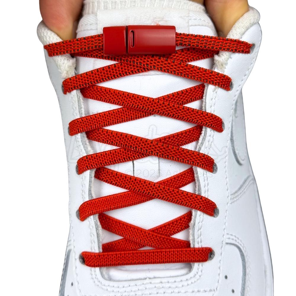 Elastische veters zonder strikken plat 6mm magnetische sluiting rood met stretch uitgerekt