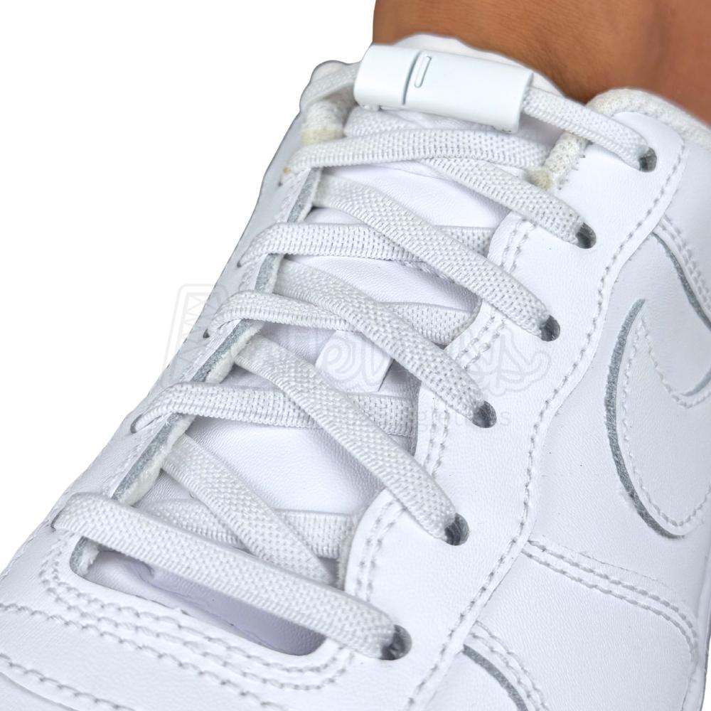 Elastische veters zonder strikken plat 6mm magnetische sluiting wit geregen in witte Nike Air Force 1