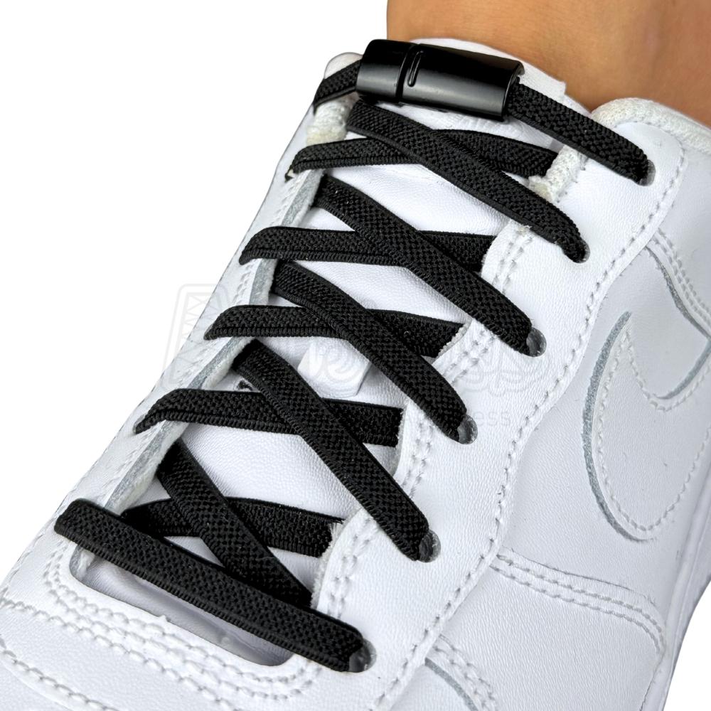 Elastische veters zonder strikken plat 6mm magnetische sluiting zwart geregen in witte Nike Air Force 1