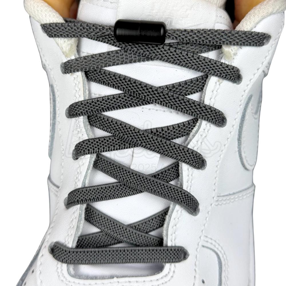 Elastische veters zonder strikken plat 6mm metalen draai capsule antraciet met stretch uitgerekt