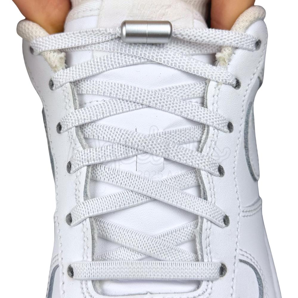 Elastische veters zonder strikken plat 6mm metalen draai capsule wit met stretch uitgerekt