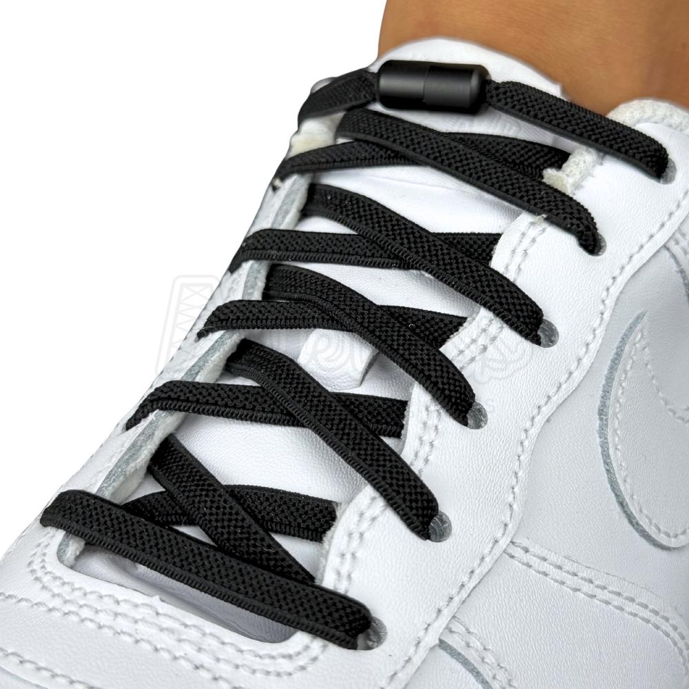 Elastische veters zonder strikken plat 6mm metalen draai capsule zwart geregen in witte Nike Air Force 1