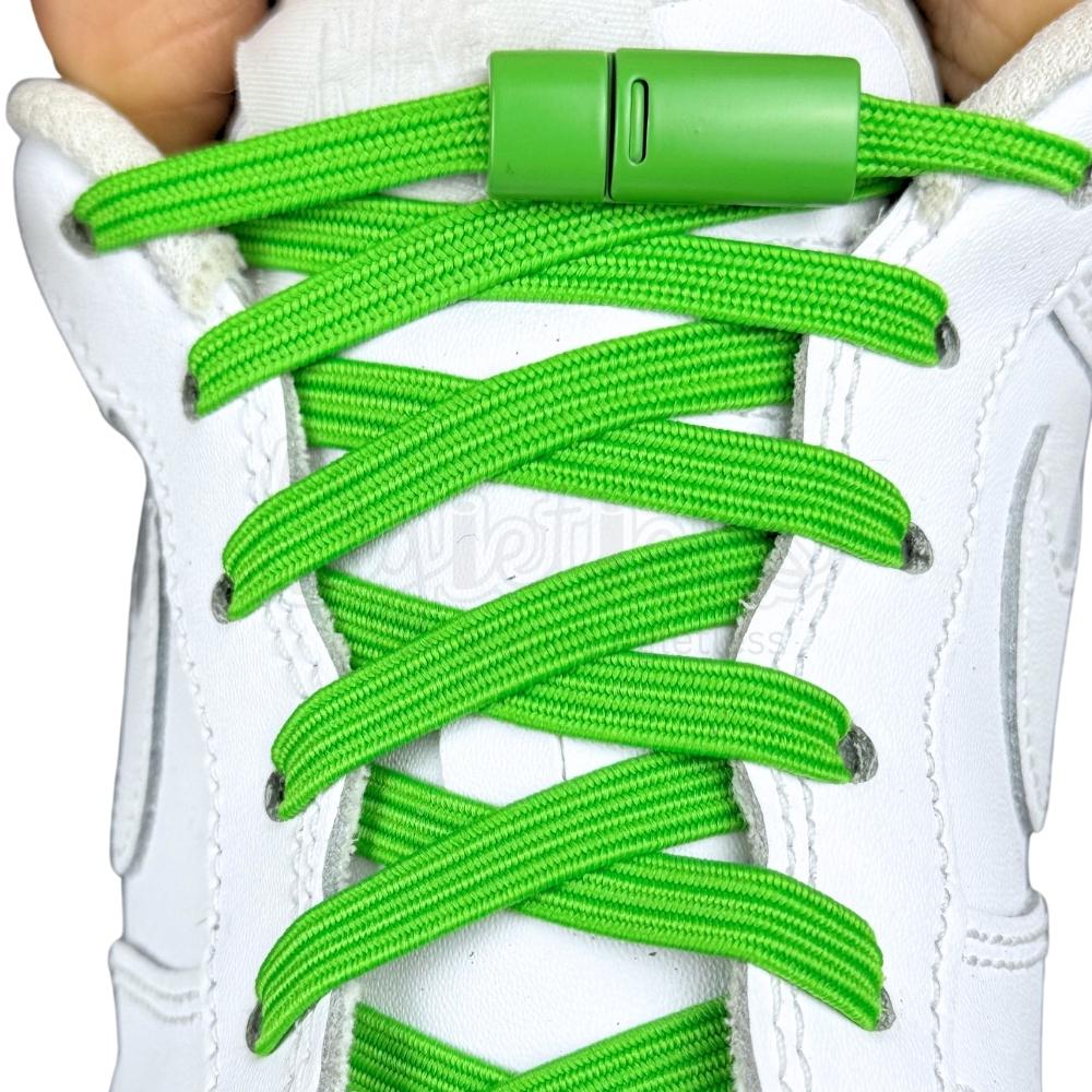 Elastische veters zonder strikken plat 7mm magnetische sluiting appelgroen met stretch uitgerekt