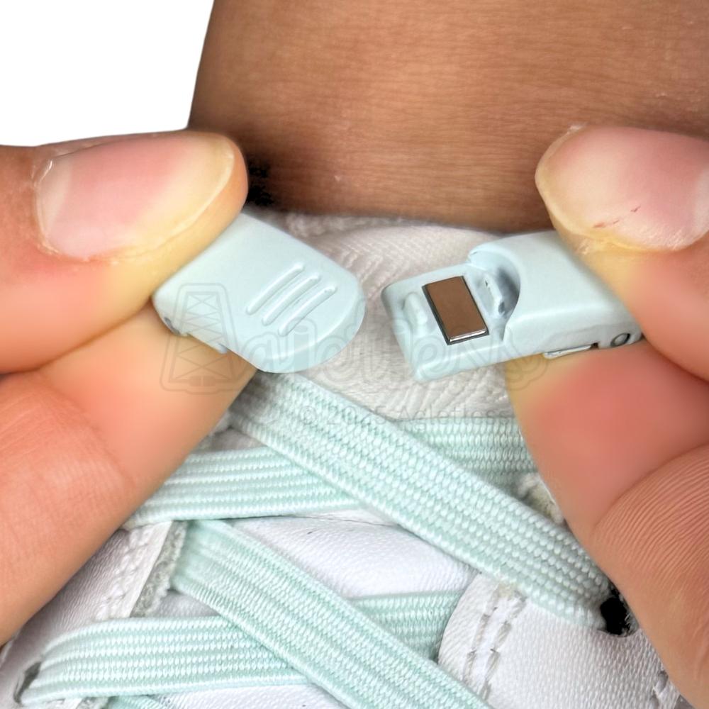 Elastische veters zonder strikken plat 7mm magnetische sluiting lichtgroen detailfoto van hoe de sluiting werkt