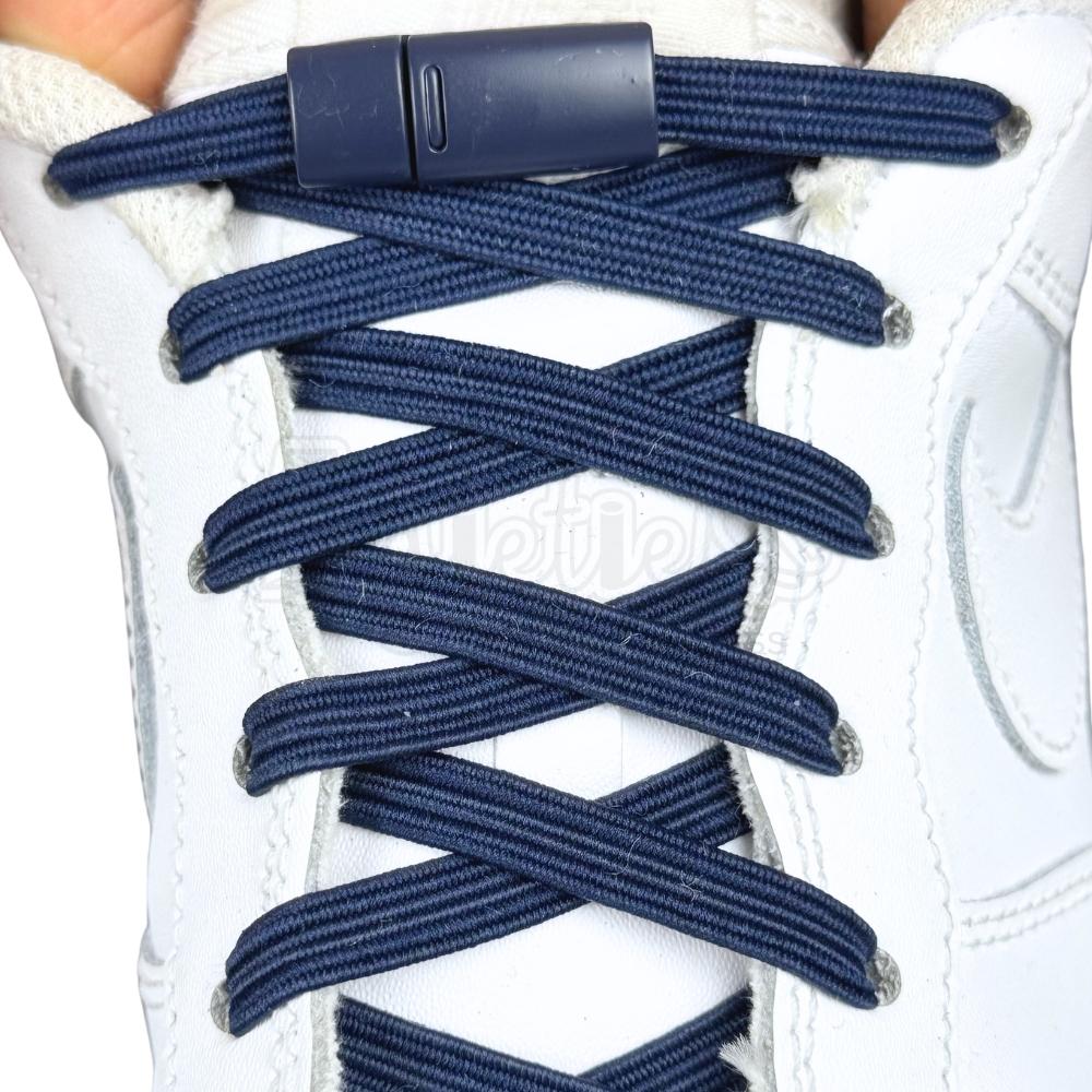 Elastische veters zonder strikken plat 7mm magnetische sluiting marineblauw met stretch uitgerekt