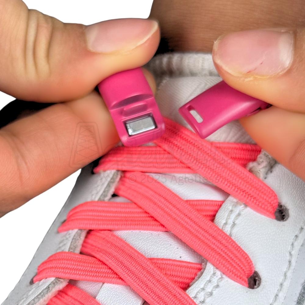 Elastische veters zonder strikken plat 7mm magnetische sluiting oranjerood detailfoto van hoe de sluiting werkt