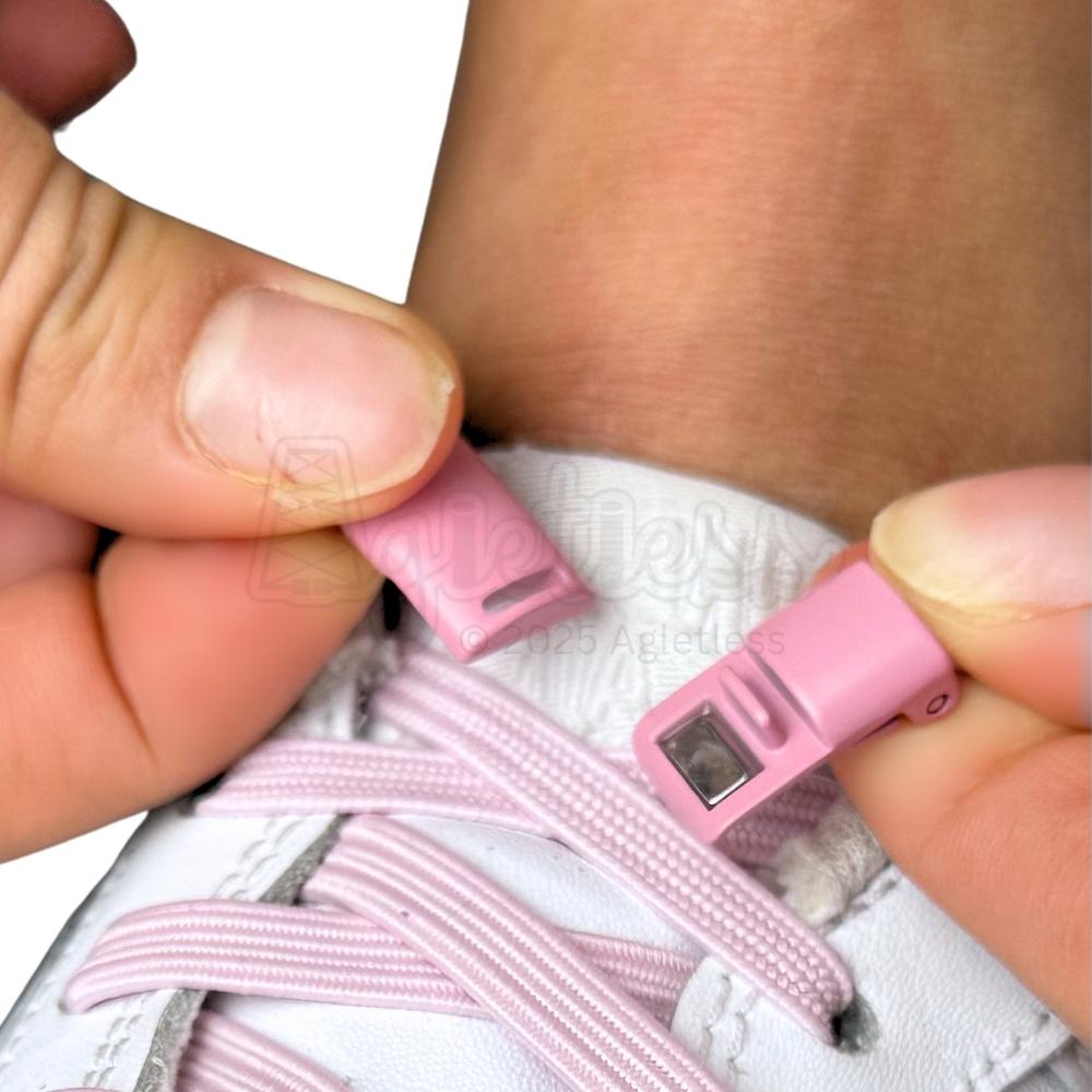 Elastische veters zonder strikken plat 7mm magnetische sluiting roze detailfoto van hoe de sluiting werkt