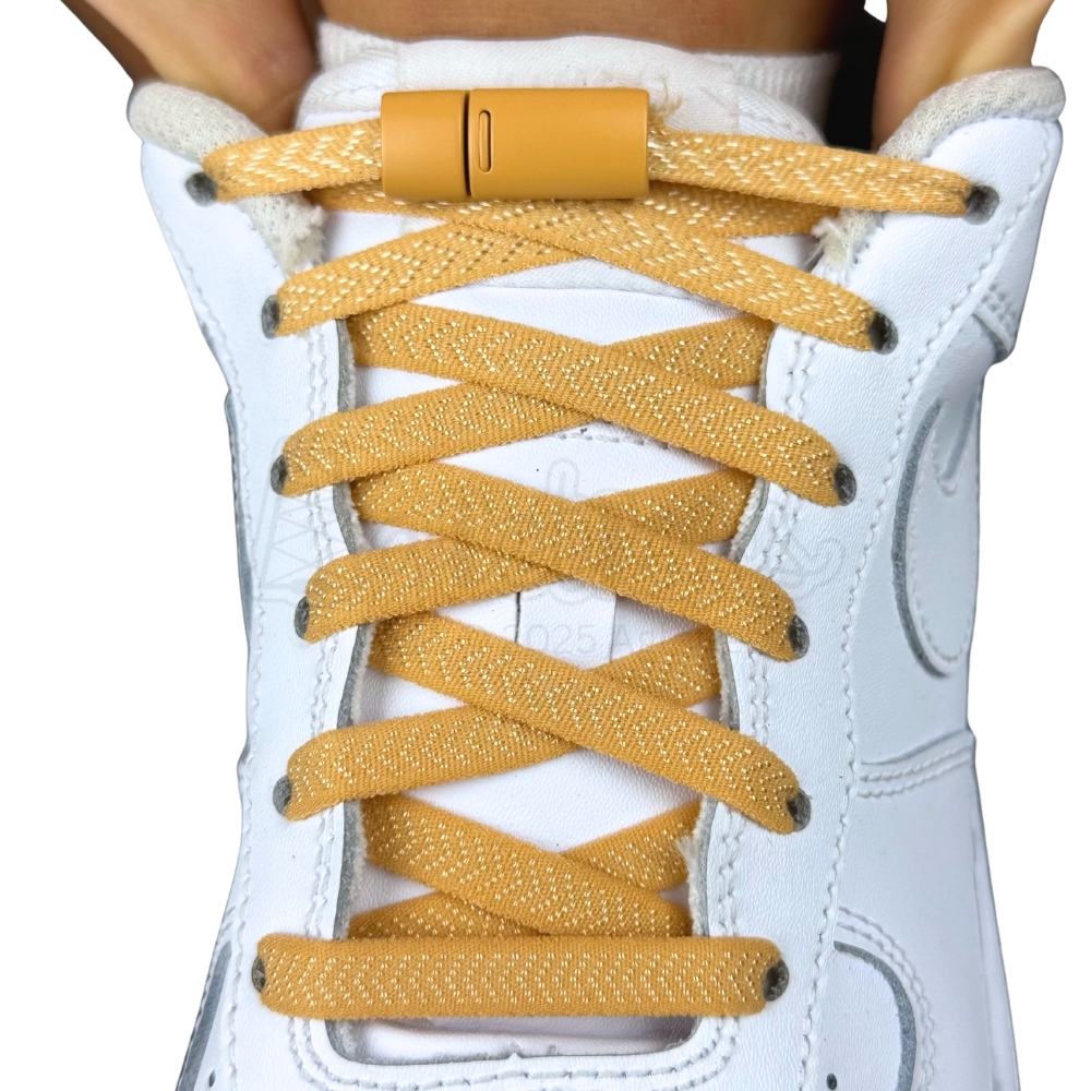 Elastische veters zonder strikken plat 8mm magnetische sluiting lichtbruin met stretch uitgerekt