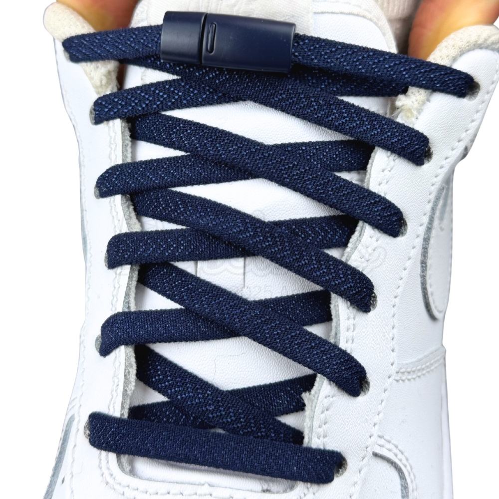 Elastische veters zonder strikken plat 8mm magnetische sluiting marineblauw met stretch uitgerekt