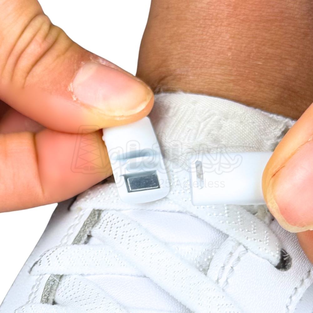 Elastische veters zonder strikken plat 8mm magnetische sluiting wit detailfoto van hoe de sluiting werkt