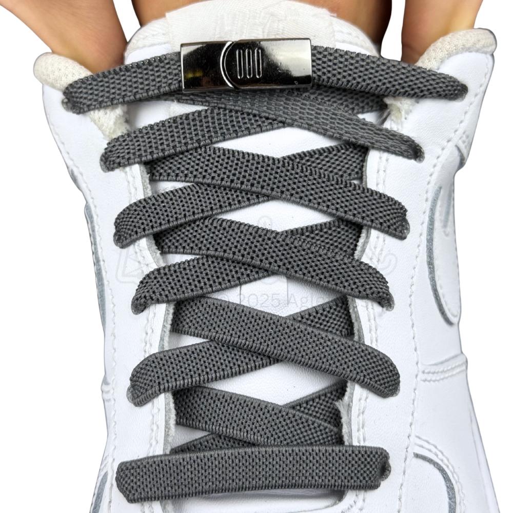 Elastische veters zonder strikken plat 9mm magnetische sluiting donkergrijs met stretch uitgerekt