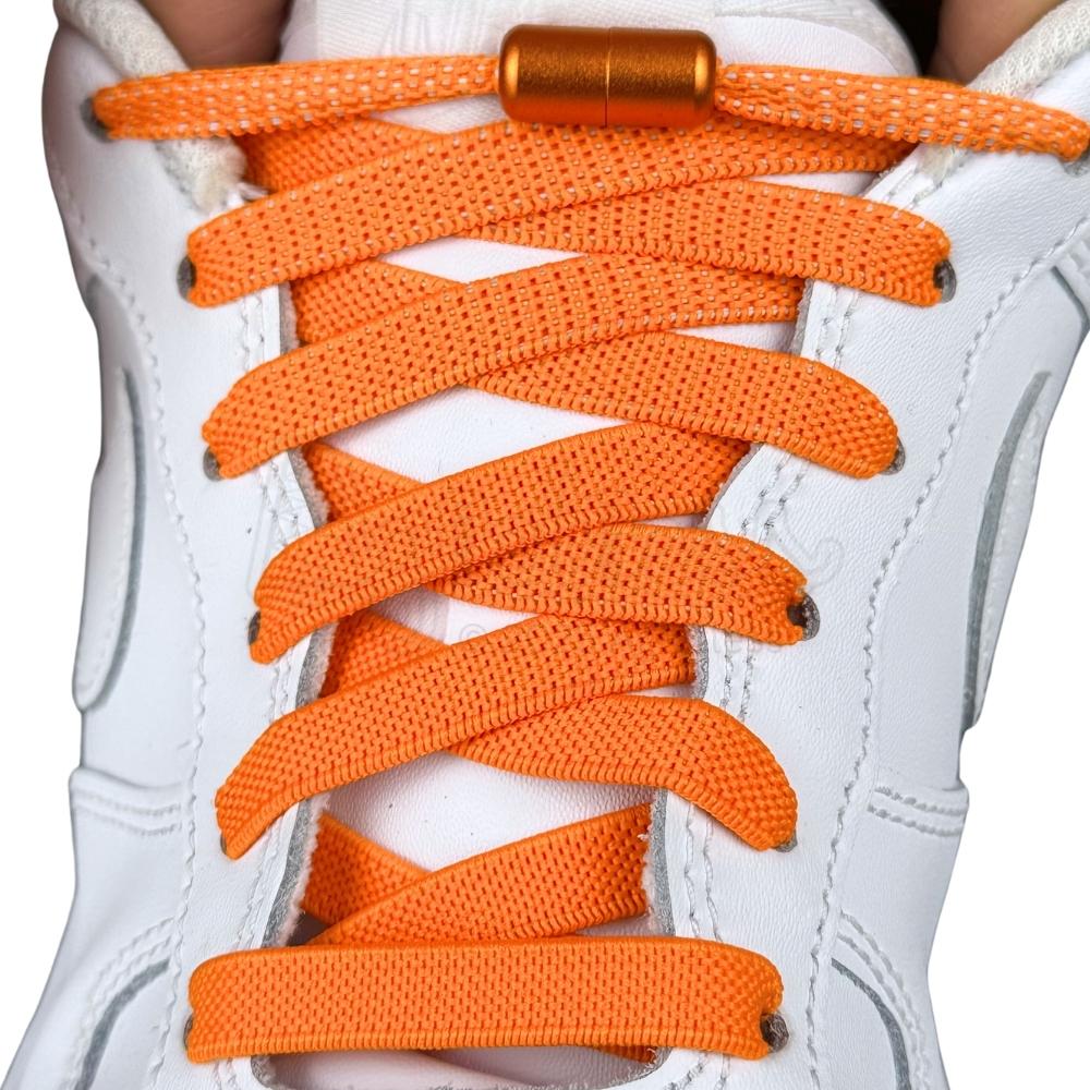 Elastische veters zonder strikken plat 9mm metalen draai capsule oranje met stretch uitgerekt