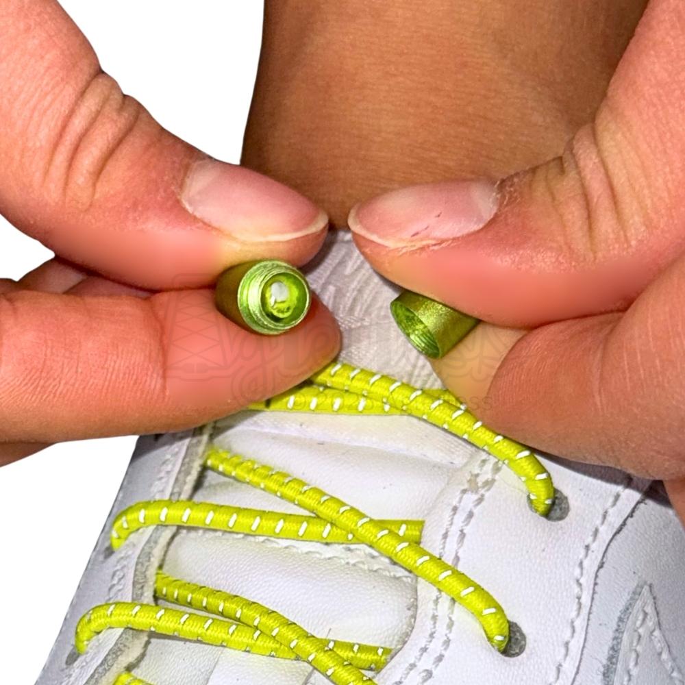 Elastische veters zonder strikken reflecterend 3mm capsule sluiting citroengeel detailfoto van hoe de sluiting werkt