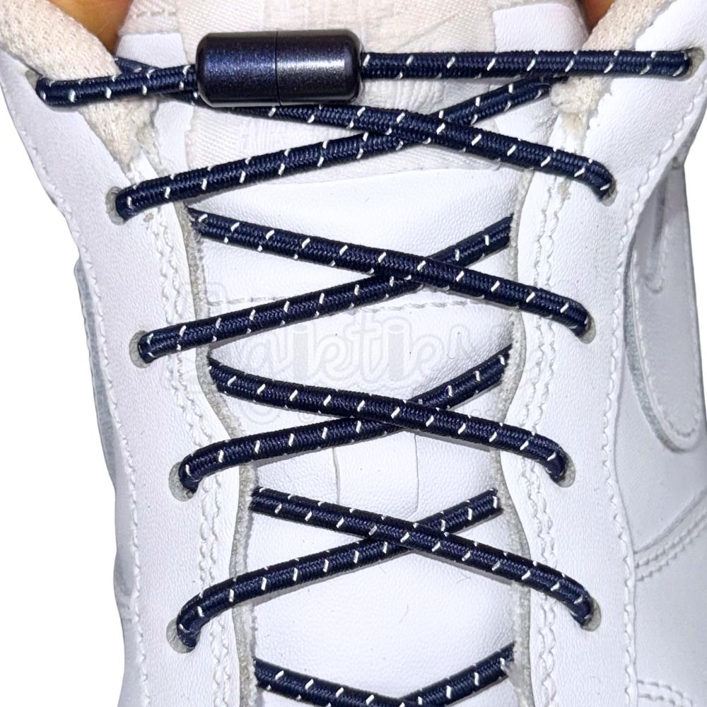 Elastische veters zonder strikken reflecterend 3mm capsule sluiting marineblauw met stretch uitgerekt