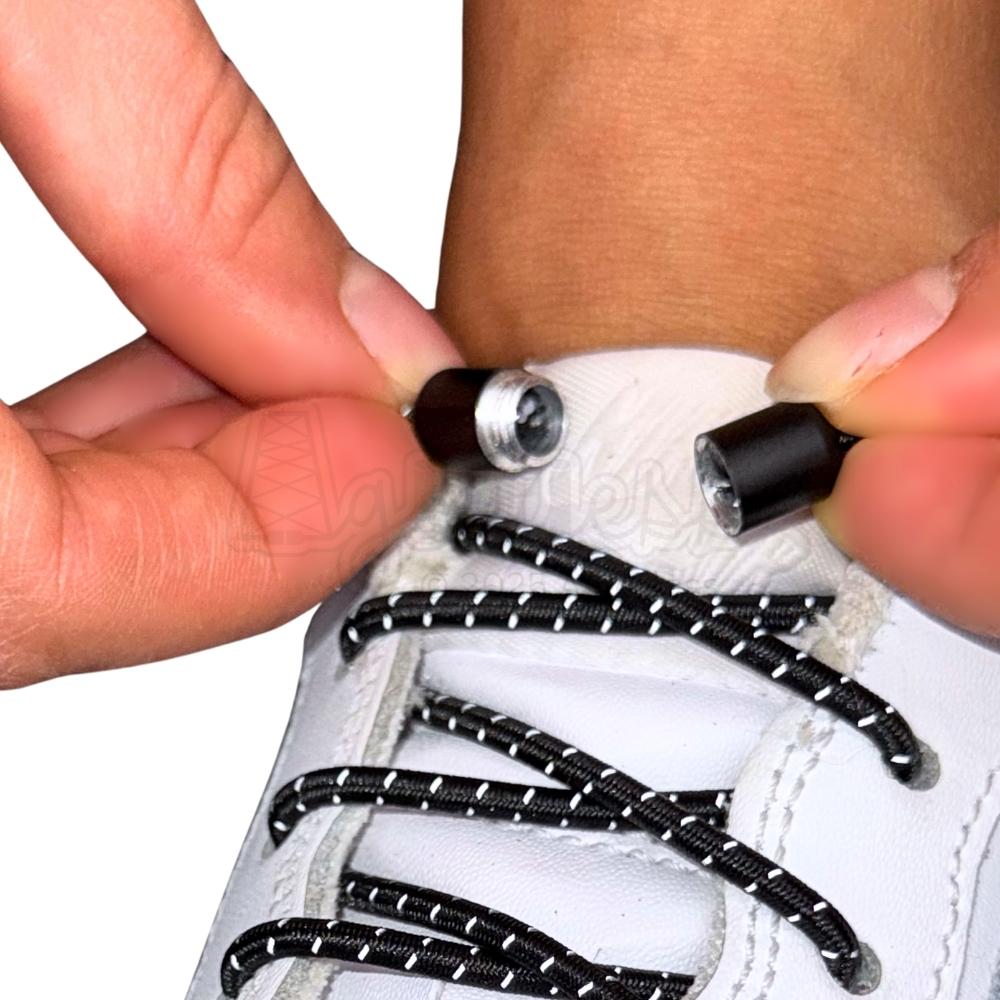 Elastische veters zonder strikken reflecterend 3mm capsule sluiting zwart detailfoto van hoe de sluiting werkt