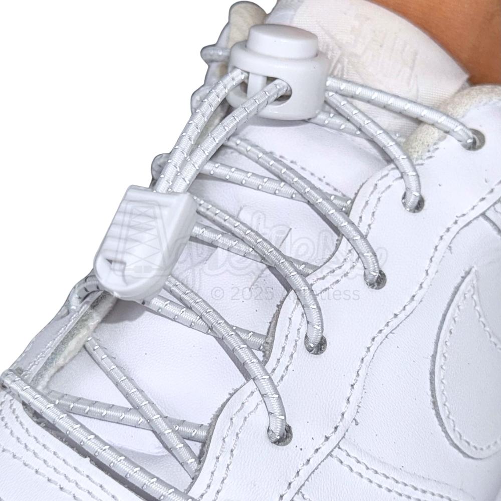 Elastische veters zonder strikken reflecterend 3mm lock sluiting wit geregen in witte Nike Air Force 1