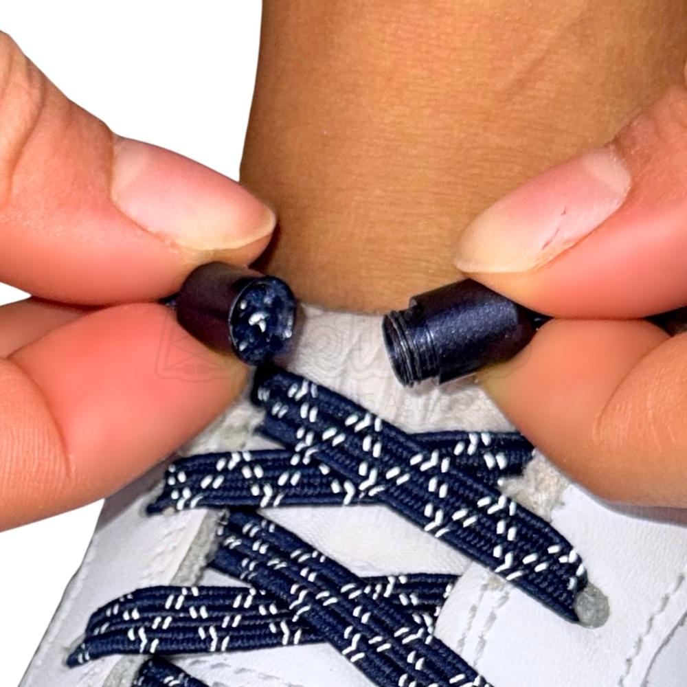 Elastische veters zonder strikken reflecterend 7mm capsule sluiting marineblauw detailfoto van hoe de sluiting werkt