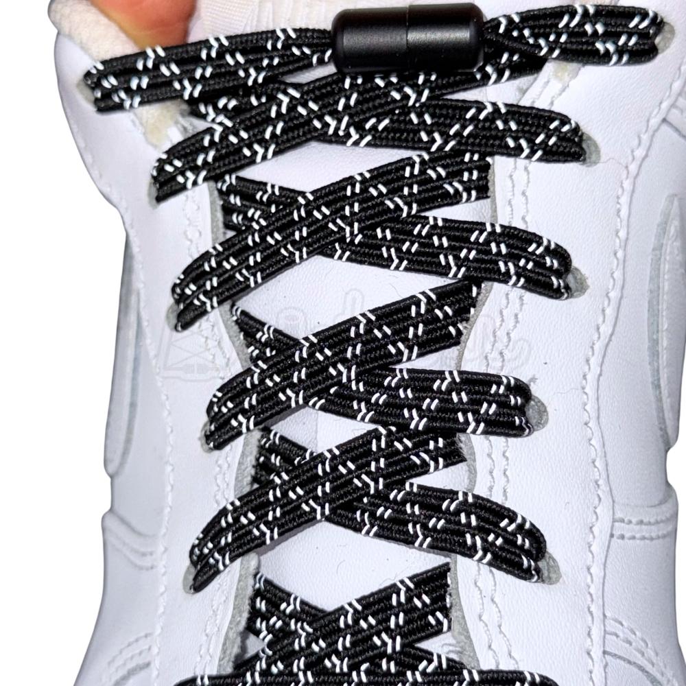 Elastische veters zonder strikken reflecterend 7mm capsule sluiting zwart met stretch uitgerekt