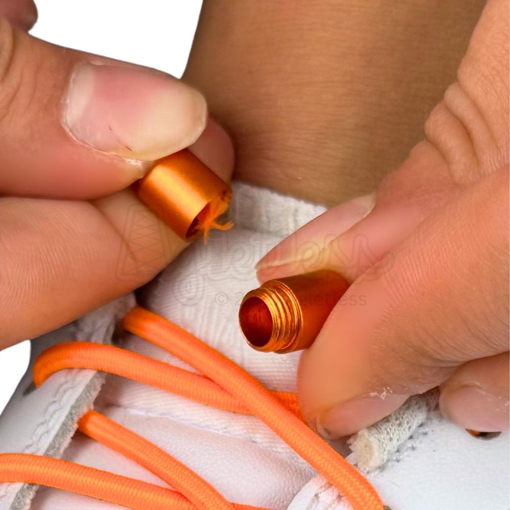 Elastische veters zonder strikken rond 3mm capsule sluiting oranje detailfoto van hoe de sluiting werkt