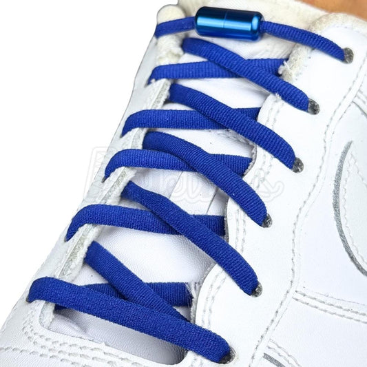 Elastische veters zonder strikken rond 5mm capsule sluiting blauw geregen in witte Nike Air Force 1
