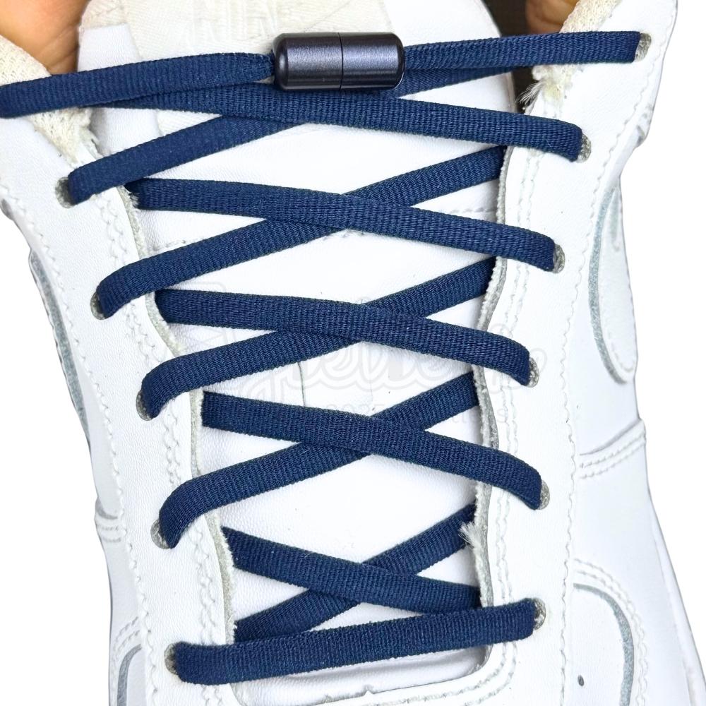 Elastische veters zonder strikken rond 5mm capsule sluiting marineblauw met stretch uitgerekt