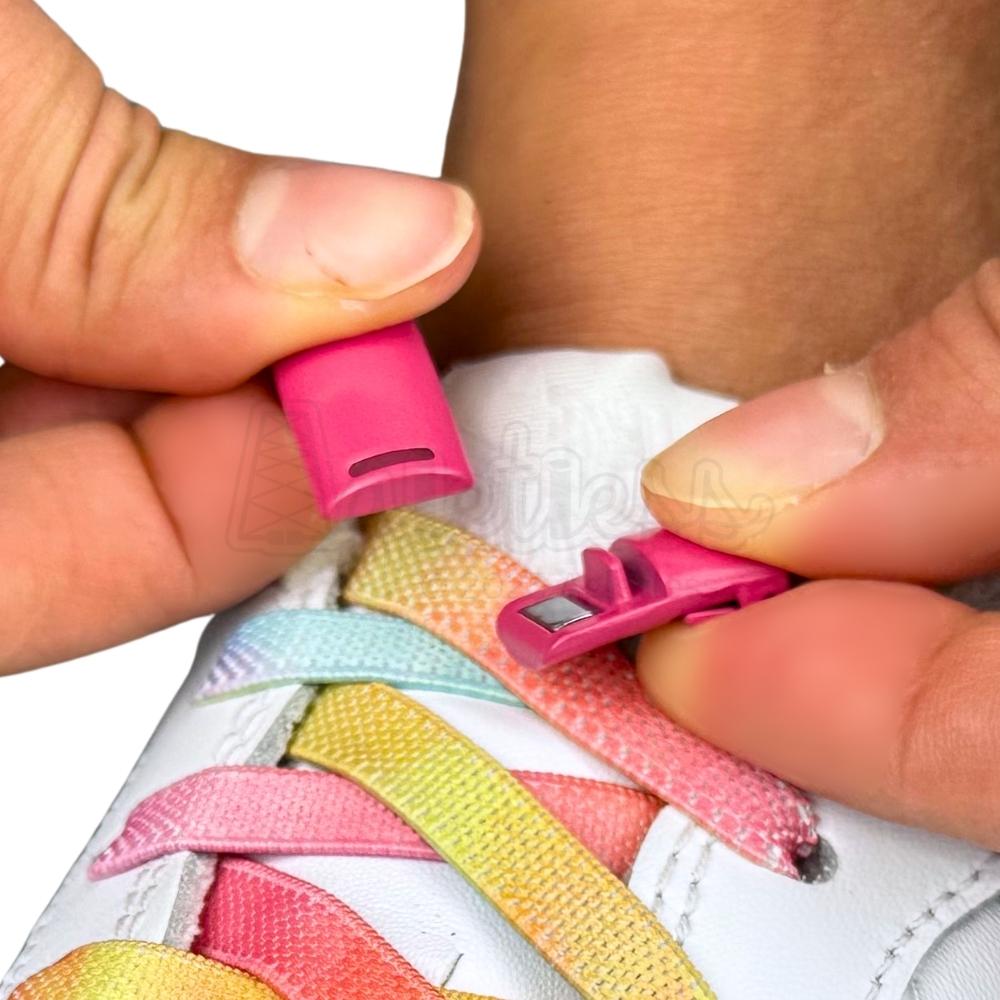 Elastische veters zonder strikken tie-dye 9mm magnetische sluiting driekleurig poeder detailfoto van hoe de sluiting werkt