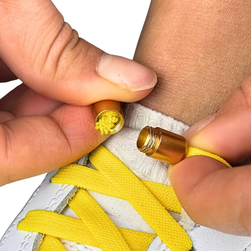 Elastische veters zonder strikken vintage 8mm capsule sluiting geel detailfoto van hoe de sluiting werkt