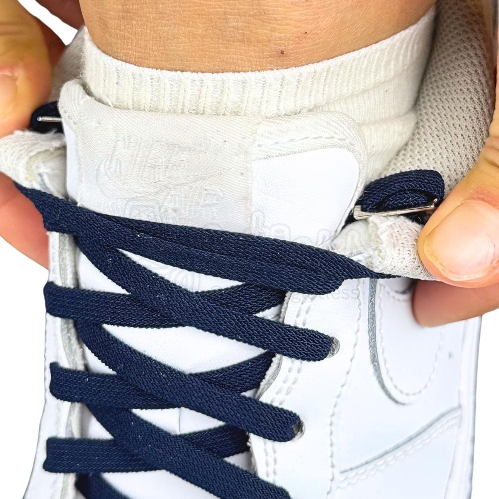 Elastische veters zonder strikken vintage 8mm onzichtbare clipjes marineblauw detailfoto van hoe de sluiting werkt