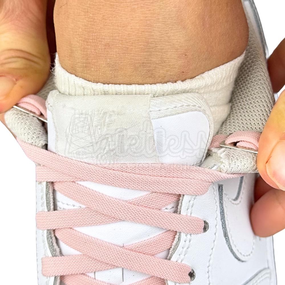 Elastische veters zonder strikken vintage 8mm onzichtbare clipjes roze detailfoto van hoe de sluiting werkt