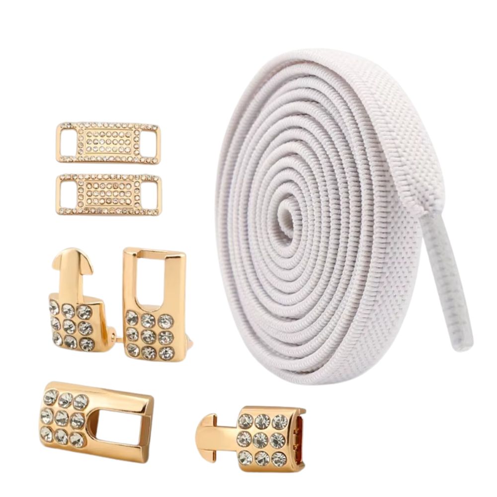 Beige platte elastische veters van 9 mm met gouden charm en strass haak als sluiting, voor een zachte en neutrale stijl.