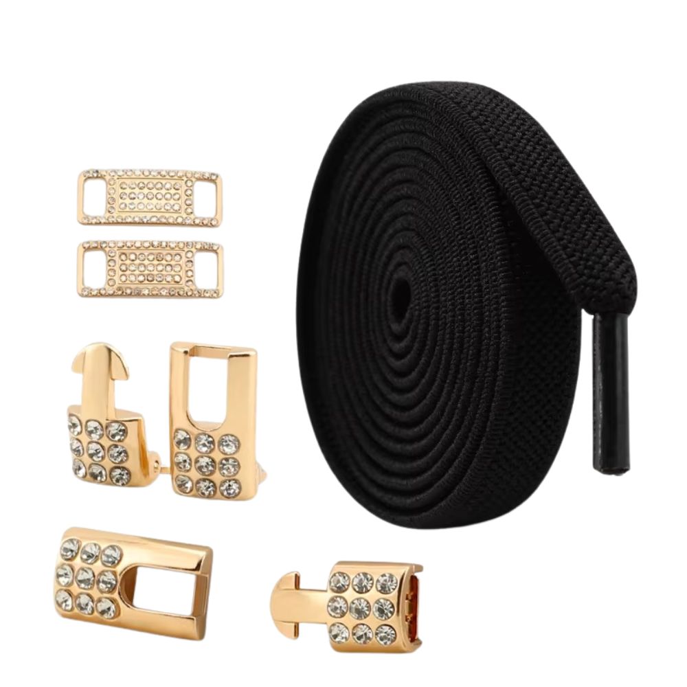 Zwarte platte elastische veters van 9 mm met gouden charm en strass haak als sluiting, voor een strakke en veelzijdige stijl.