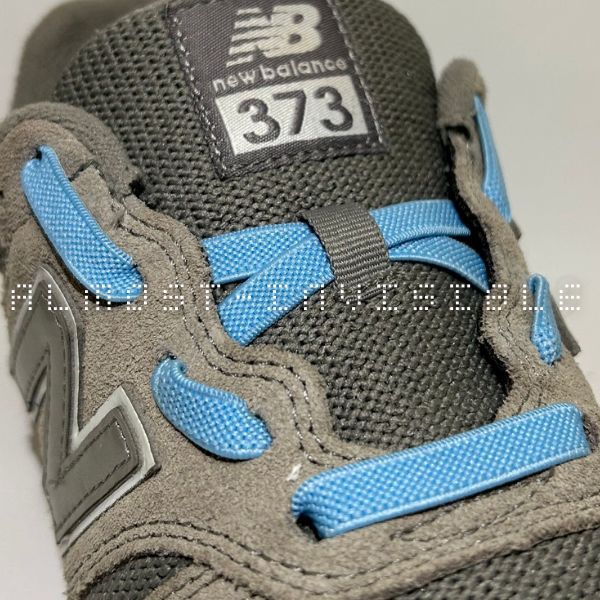 Manieren van veters in schoenen doen new balance bijna onzichtbaar lichtblauw.