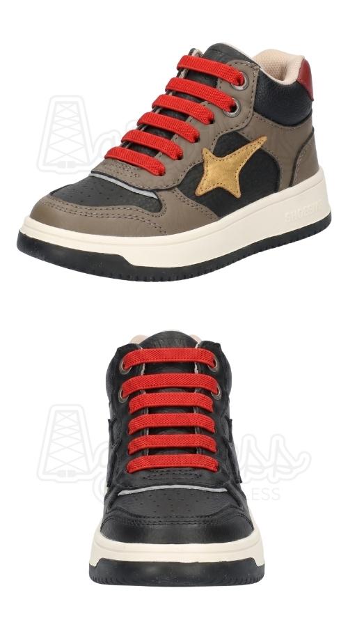 Kindersneakers met rode elastische veters van 9mm breed, met clipjes sluiting